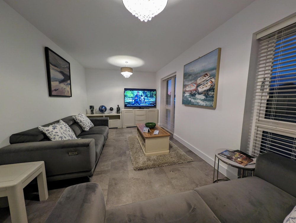 Charming 4-bed House in Newport, photo 28
