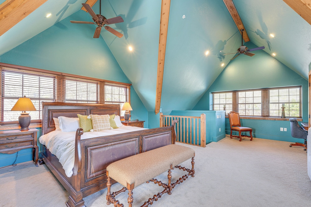 Private Hot Tub: 'bays View Lodge' in Kingsport!