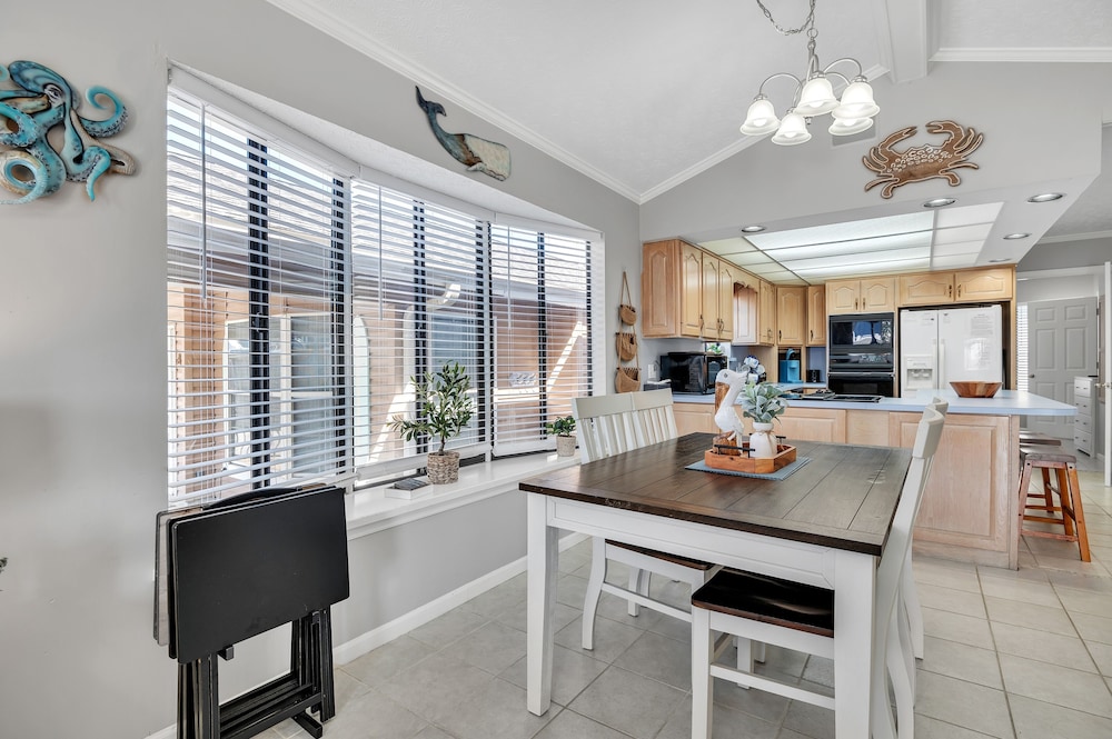 Spacious Home With Beach Access 3 Bedroom Home