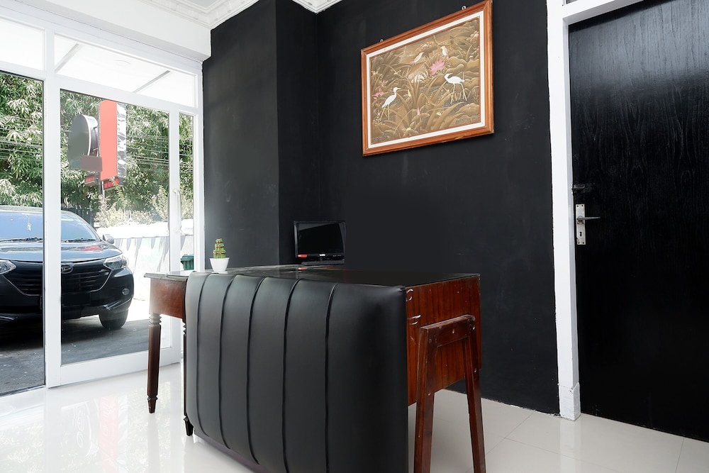 Lobby & Reception