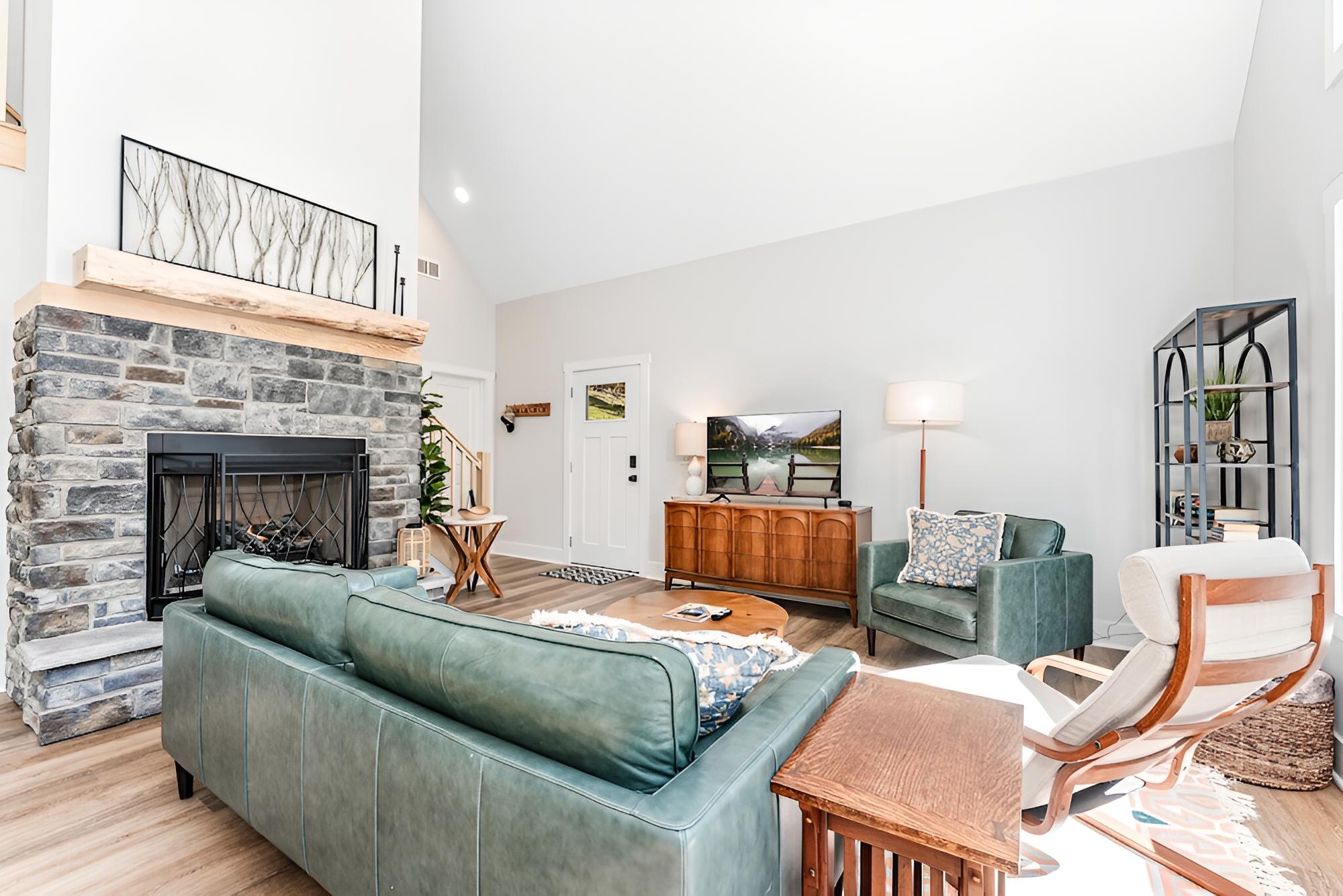 New Wintervue Home With Fireplace - Pet Friendly view 5
