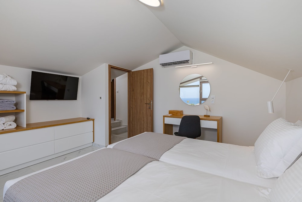 Theo Luxury Villas With Sea View