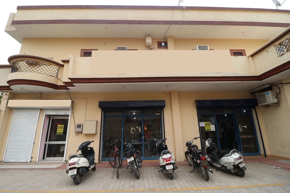 SPOT ON 39951 Multani Residency view 3