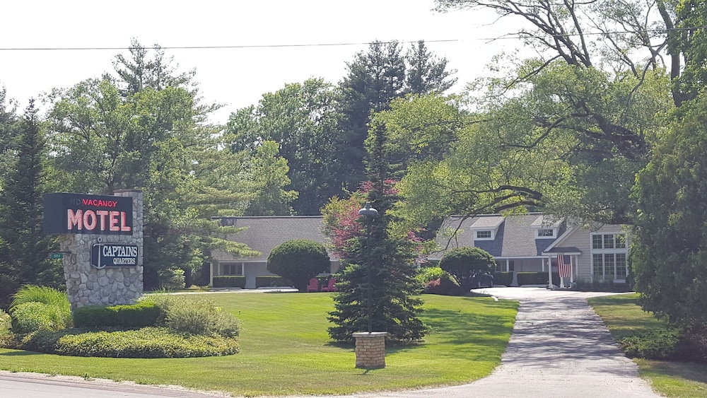 Captain's Quarters Motel - Property Image 24