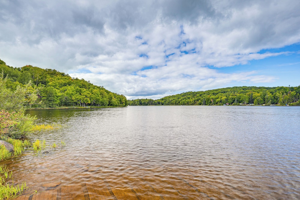 Ski-in/ski-out Condo in Upson - Walk to Lake