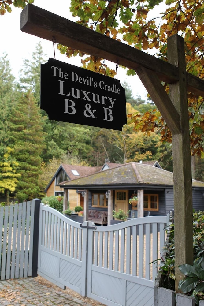 Farnham Vacations - The Devil's Cradle - Property Image 12
