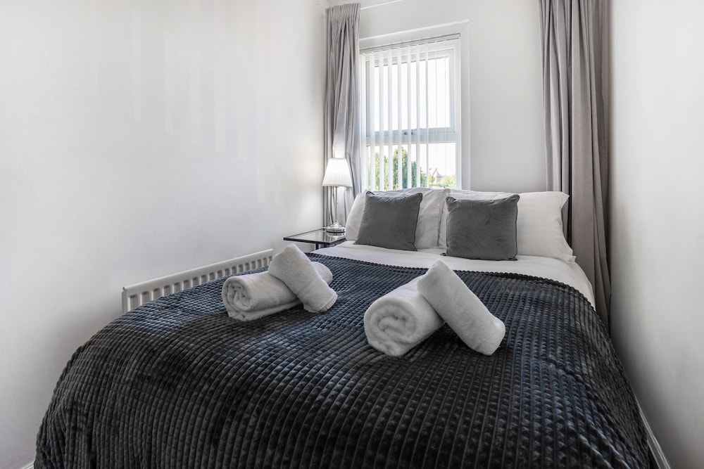 Comfy 3bed House-parking-garden
