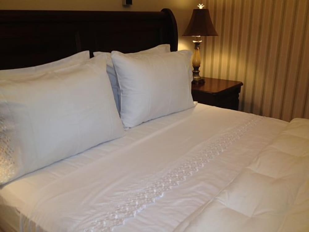 Brockville Vacations - The Noble Suites - Property Image 64