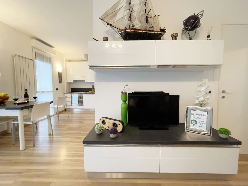 Chic Apt Near Piazza Duomo, Milan