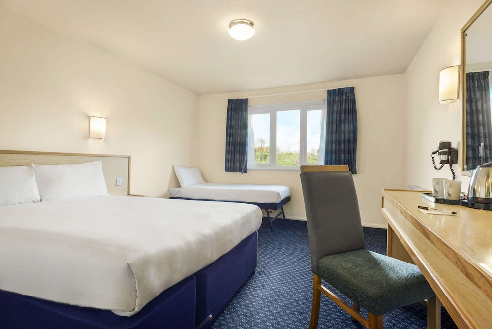 Winchester Vacations - Days Inn by Wyndham Sutton Scotney North - Property Image 10