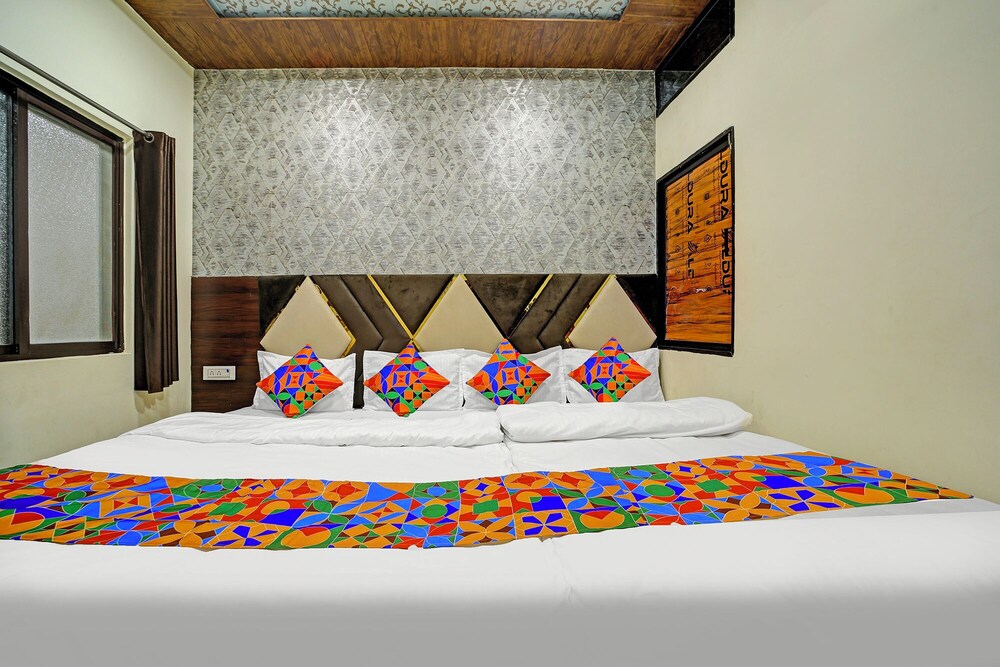 Fabhotel Starlight Inn