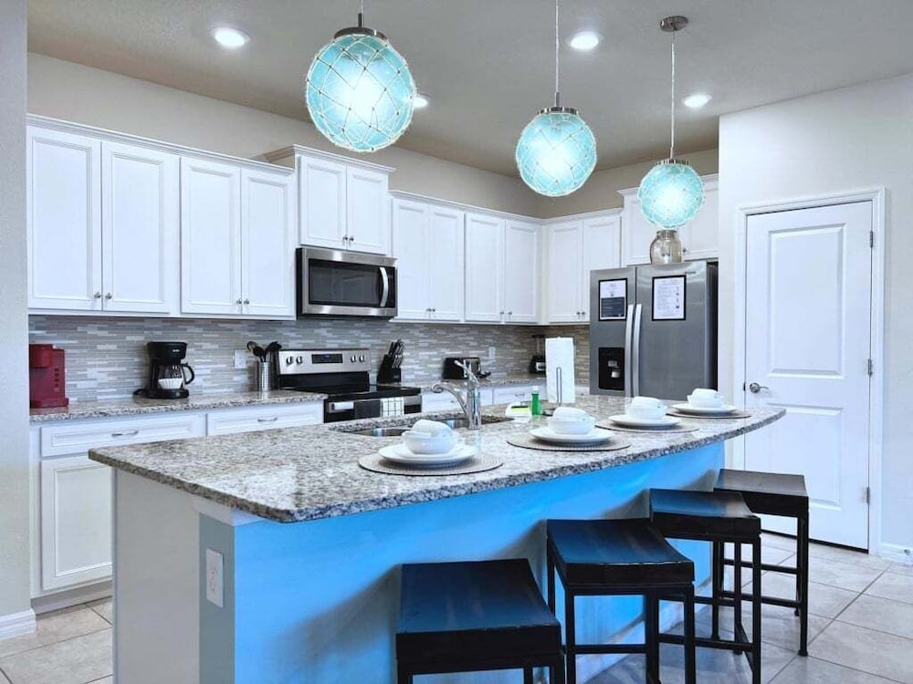 Large 5 Bed Family Townhome With Splash Pool 5 Bedroom Townhouse