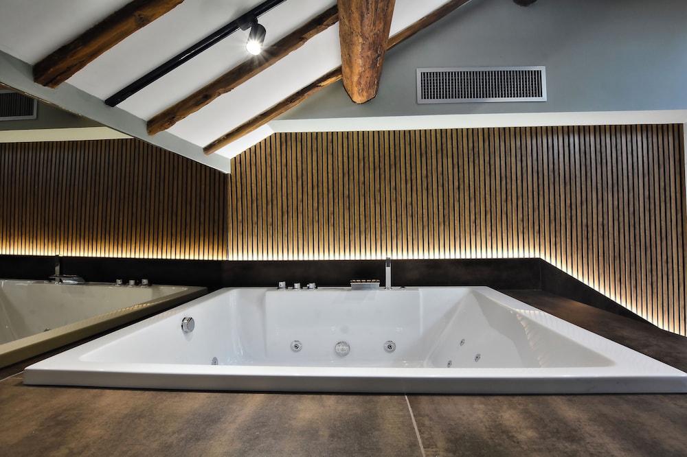 Corte Sospesa Guest House & Spa