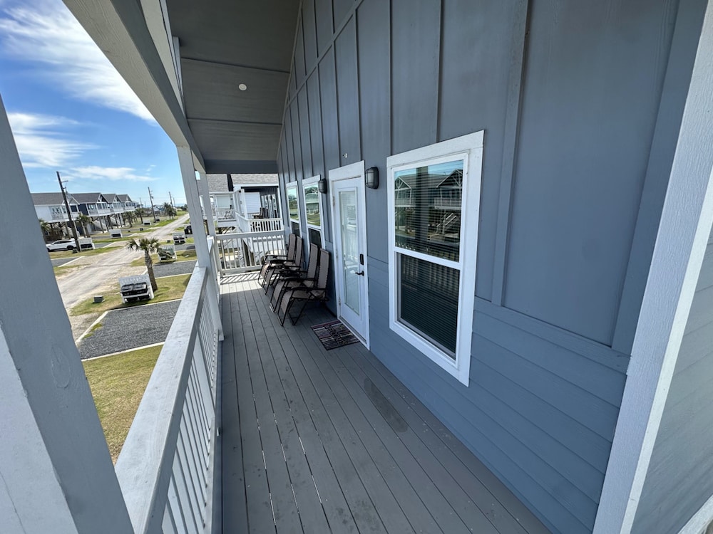 Cozy Seaside Cottage Escape