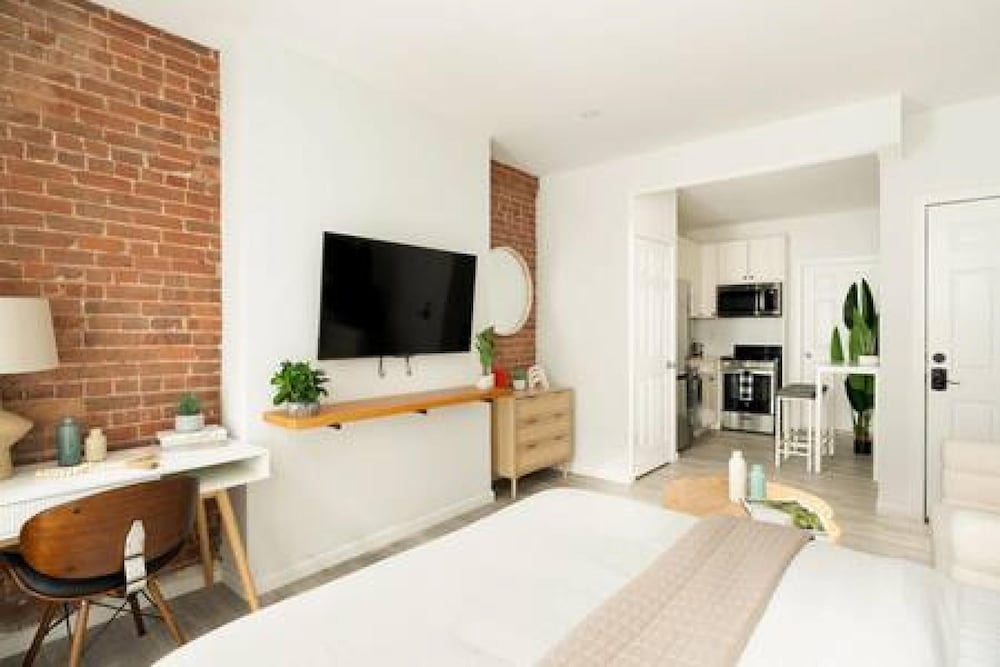 New Modern Studio UES W D