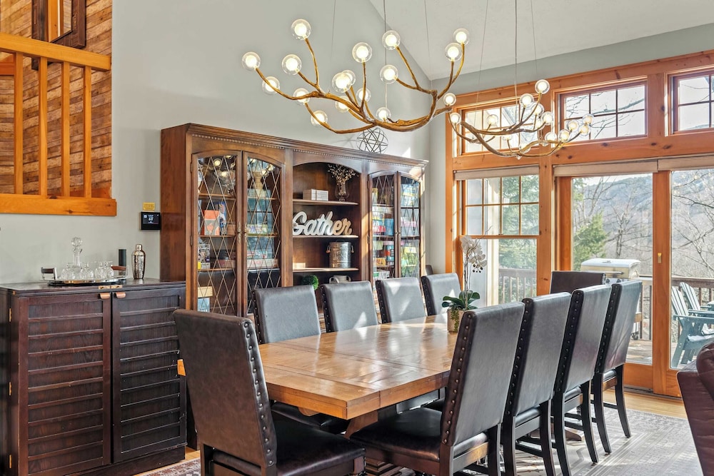 Mountain Escape With Game Room, Balcony & Stunning Views in the Poconos Christina