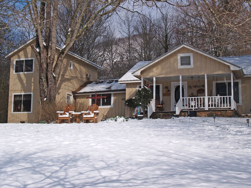 Henson Cove Place B&B with Cabin