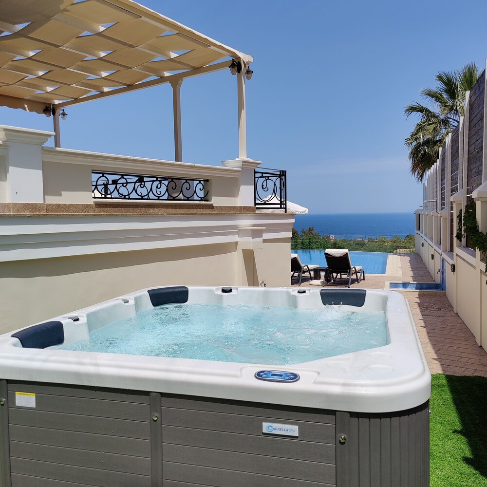 Frido Luxury Villa