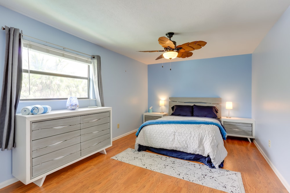 Idyllic Fort Pierce Retreat - Walk to Beach!