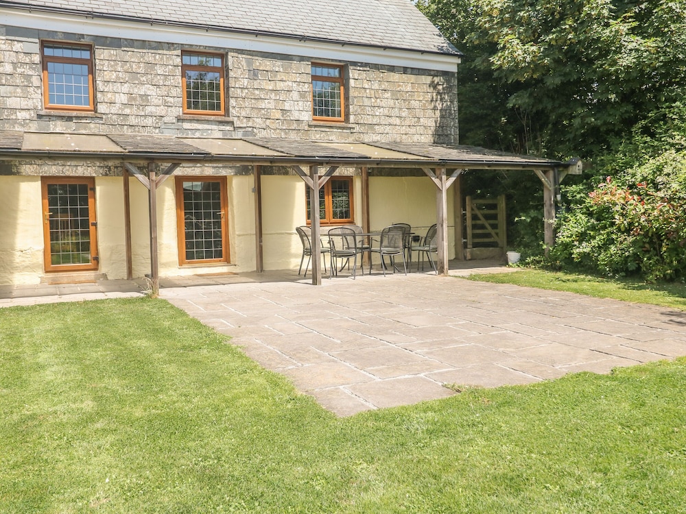 Lower West Curry Farmhouse