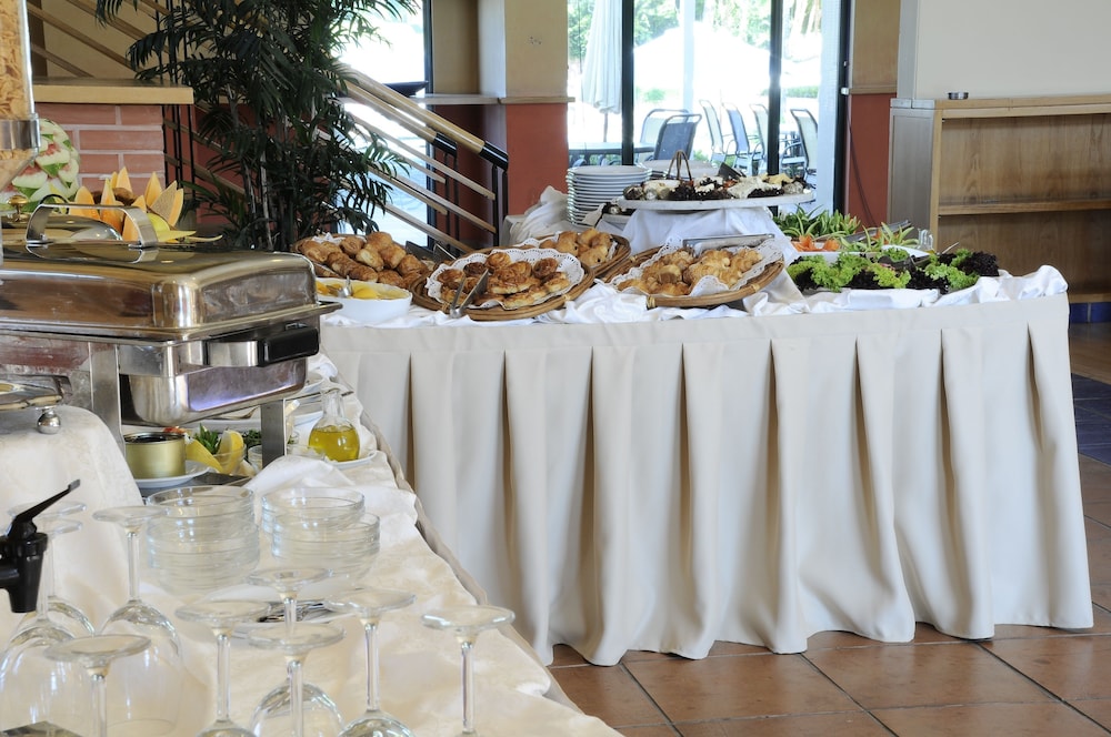Country Lodge Hotel & Resort