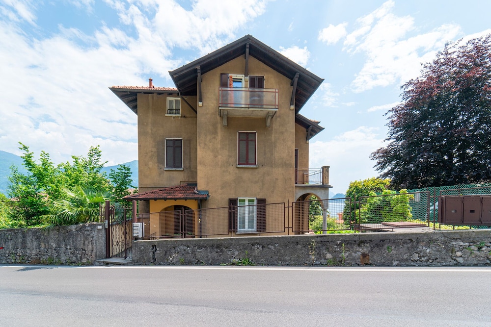 Bright and Cozy in Menaggio view 2