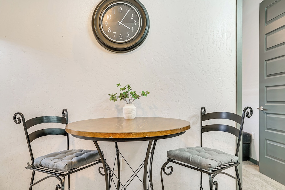 Near Casino & Shops: Cozy Apt in West El Paso!