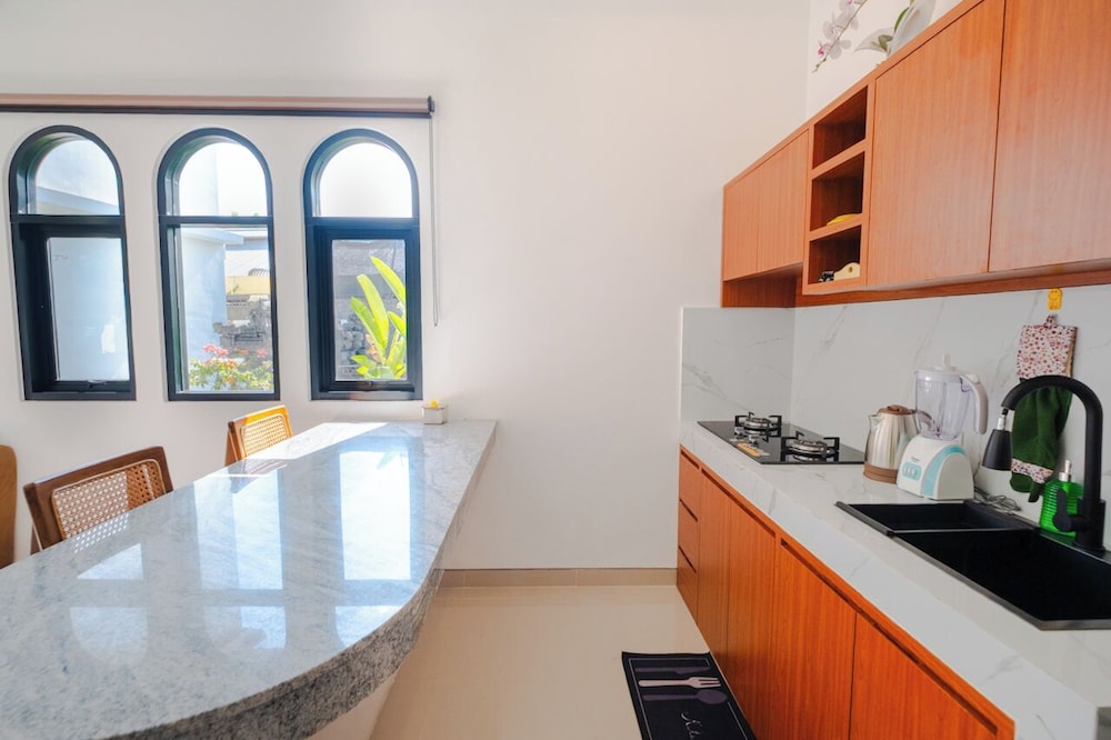 Crystal Flow Guest House & Apartment Canggu