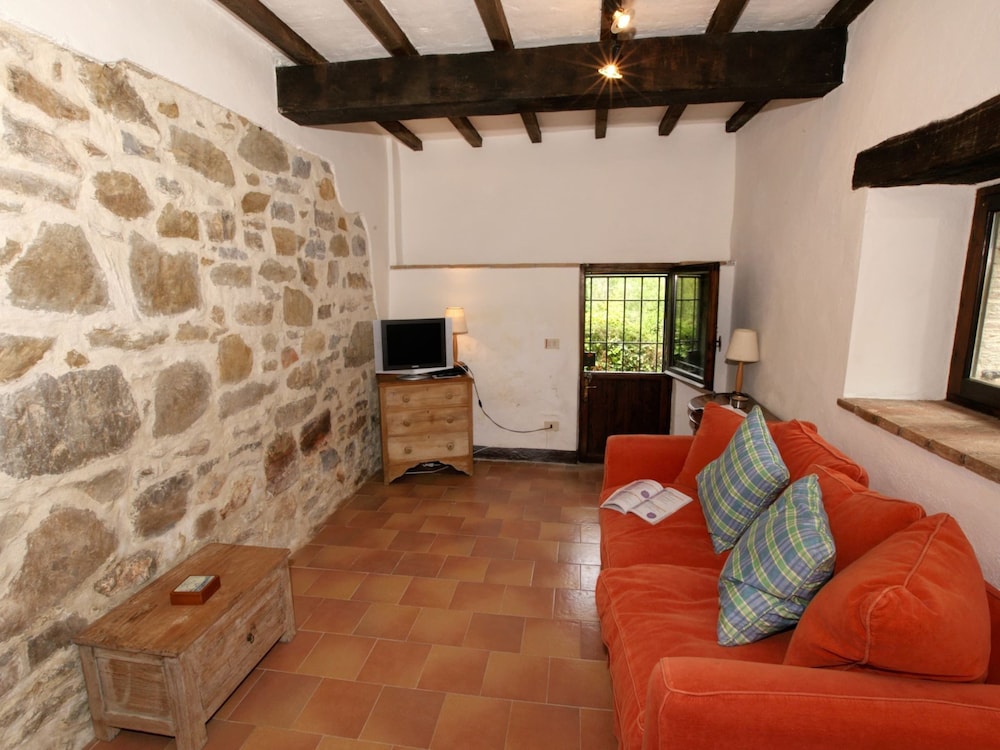 Holiday House with Pool & Large Garden Overlooking Lake near Tuscany