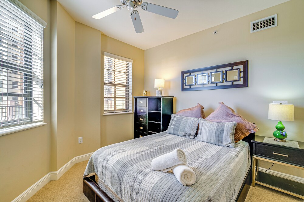 Walk to Marina + Restaurants: Cape Coral Escape!