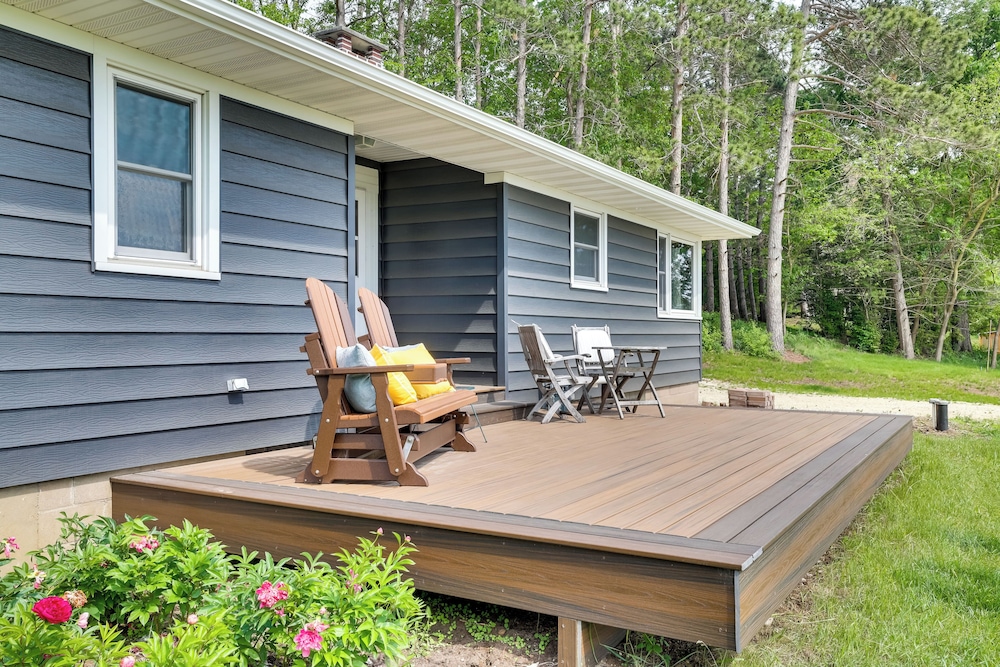 3 Mi to Lake Onalaska: Quaint Home w/ Prairie View