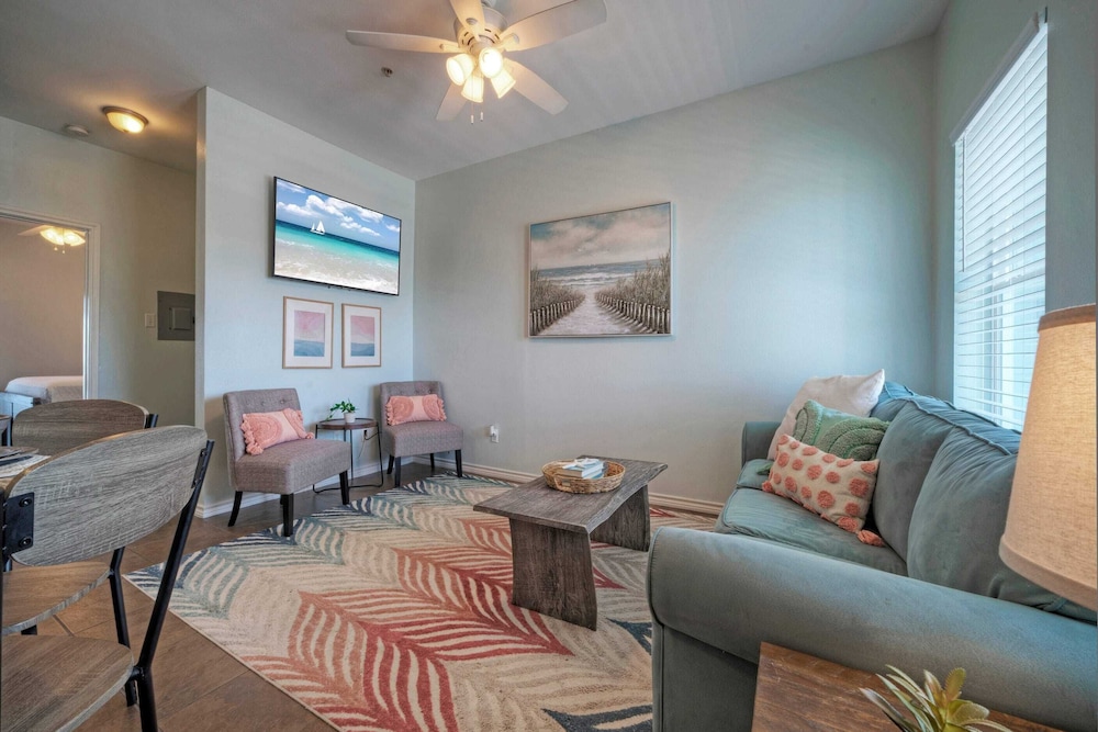 Minutes to the Beach w/ Pool, Sleeps 8 Two Condos: Costa Bahia
