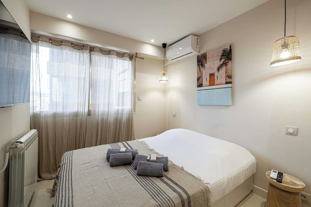 Renovated Flat 250m From the Beach - Town Centre - 2br/6p