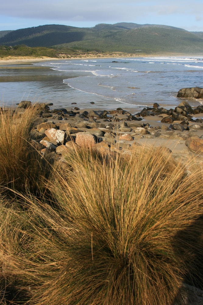 Snug Beach Cabin And Caravan Park