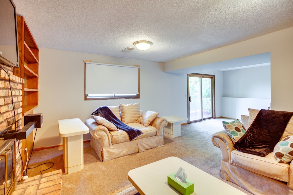 Spacious Family Home: 11 Mi to Dtwn Minneapolis!