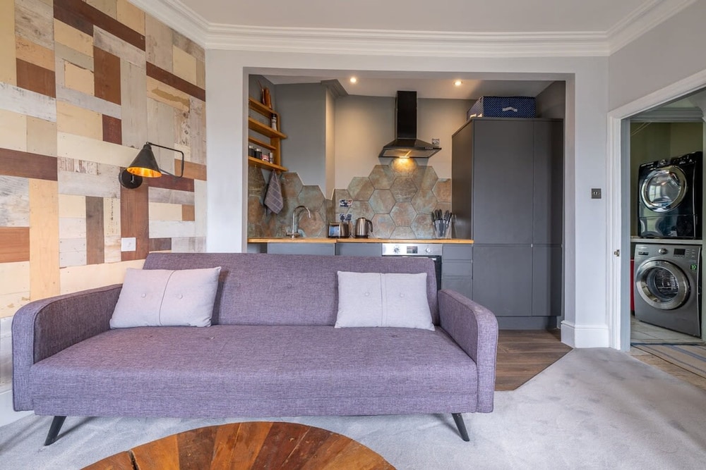 Host Stay Wakefield Apartment