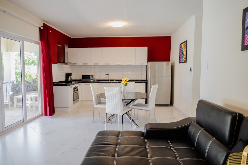 Brand new 2-bedroom Apartment 2 km From Eagle Beach