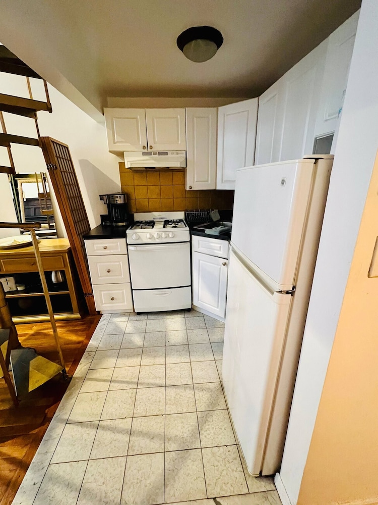 Charming Studio Half Block To Central Park Uws