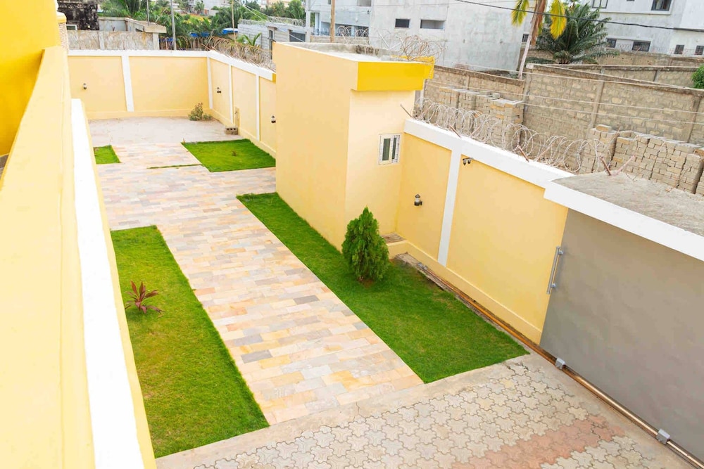 House 5 Mins From the Beach, 15 Mins From the Airport