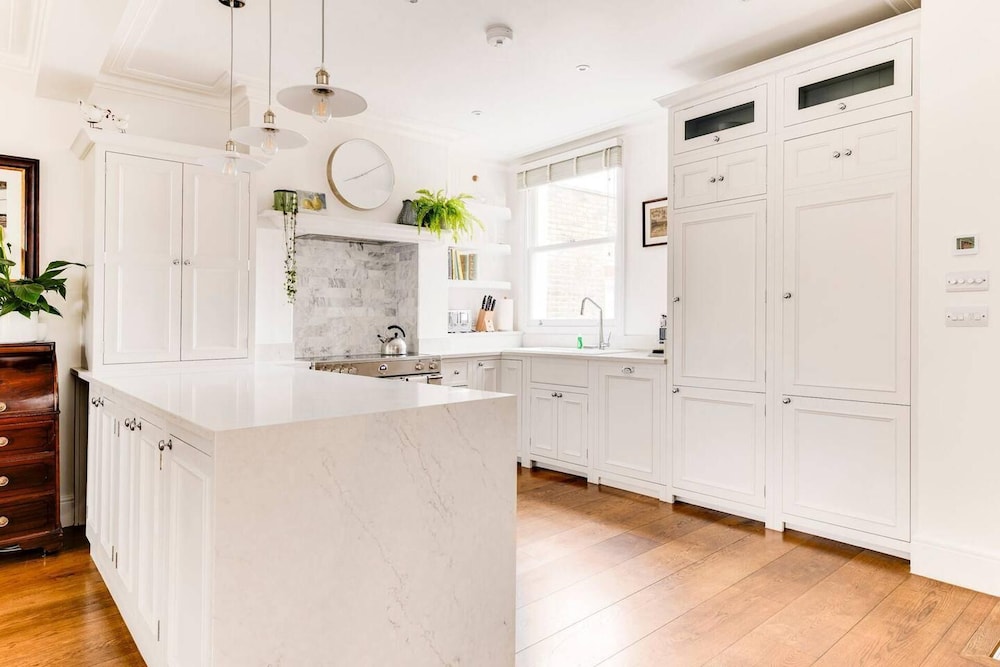 Luxury 3-bed Apartment in Central London