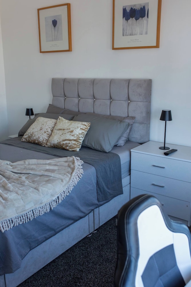 Cozy 3 Bedroom Home in Leeds, Perfect for Families and Groups