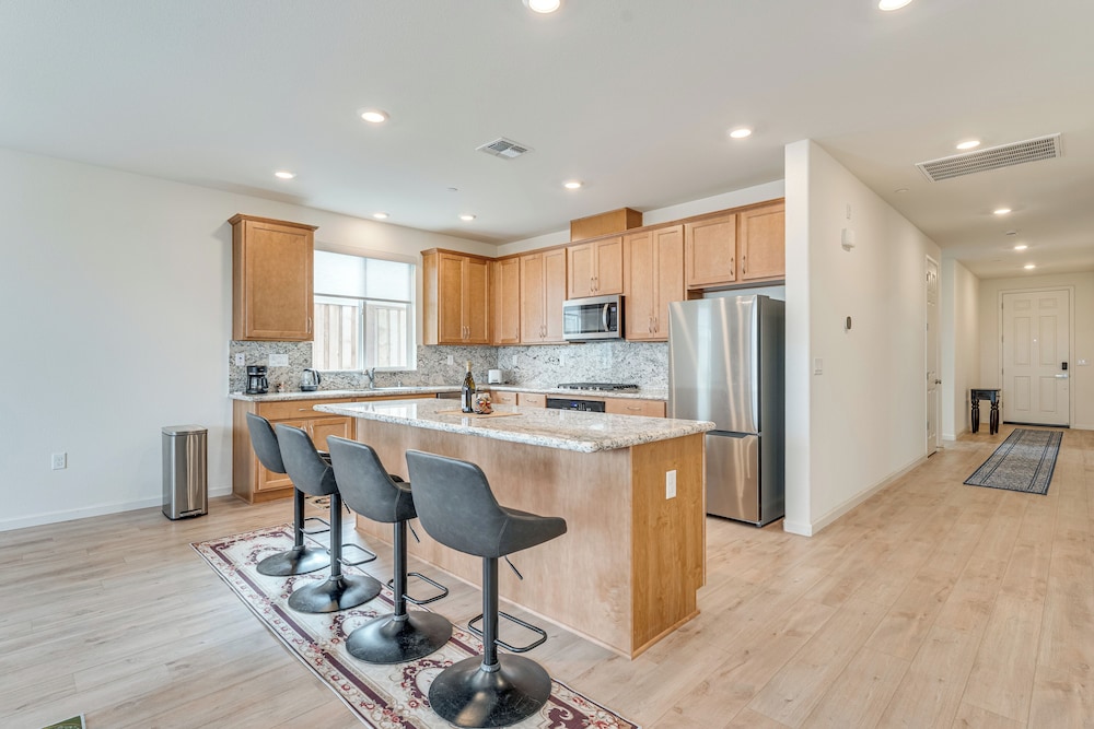 Newly Built Home w/ Patio: 4 Mi to Dtwn Hollister