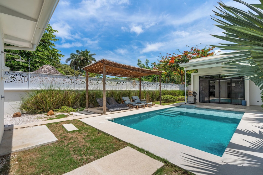 Sprawling Modern Property with a Tranquil Outdoor Living Space, swimming pool, and a private Casita
