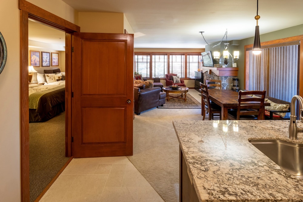 Eagle Springs East 1 & 2 Bedroom Condos