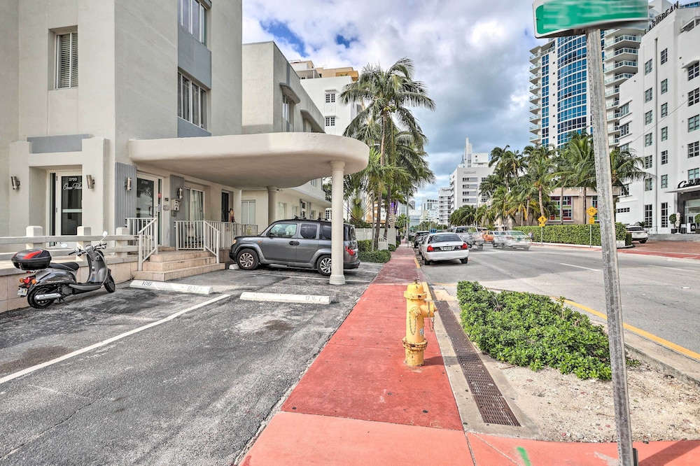Sunny Miami Beach Condo Steps to Boardwalk! view 3