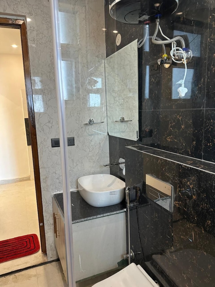 Soothing Stayz - Near Medanta