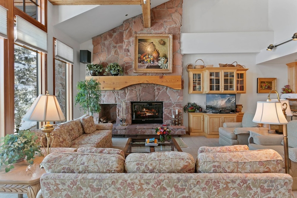 Stag Lodge at Deer Valley Resort - Three Bedroom Residence with Spa #5 3 Condo