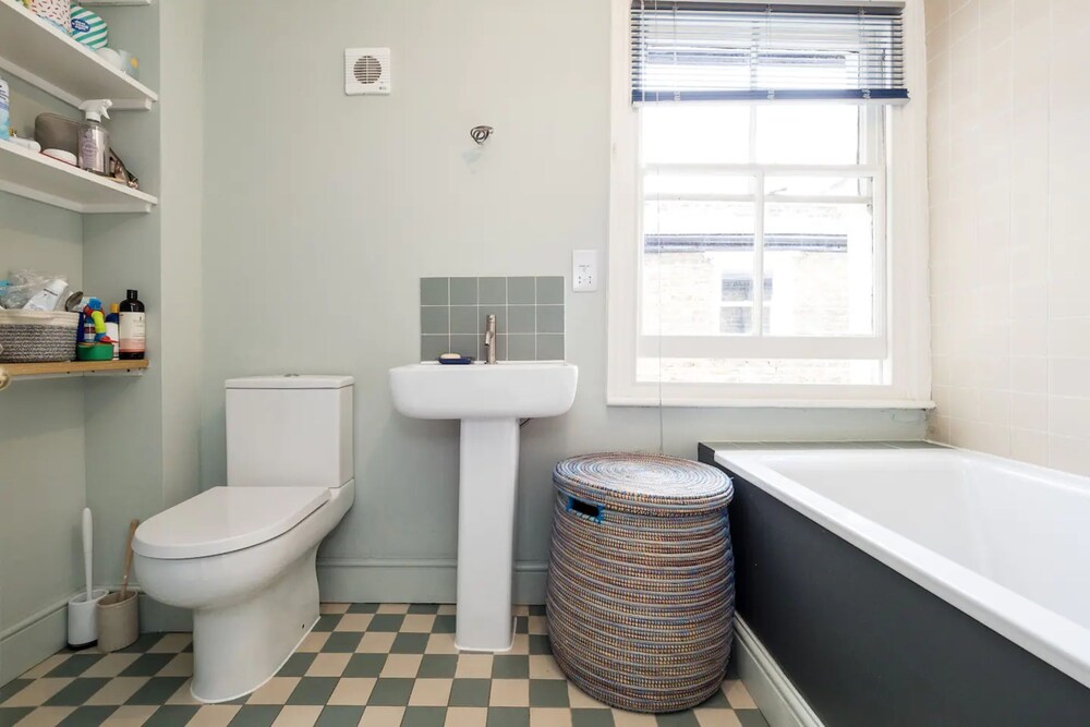 Lovely 4 Bedroom Terraced Family Home