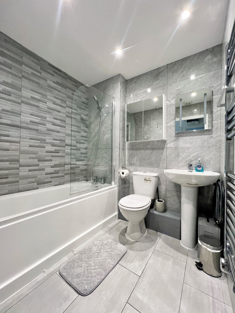 London Oasis Apartment Escape