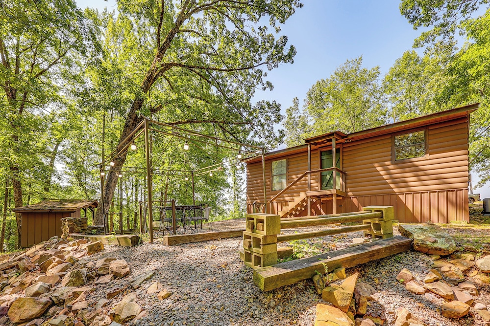 Arkansas Log Cabin Rental Near Lake Greeson! view 5